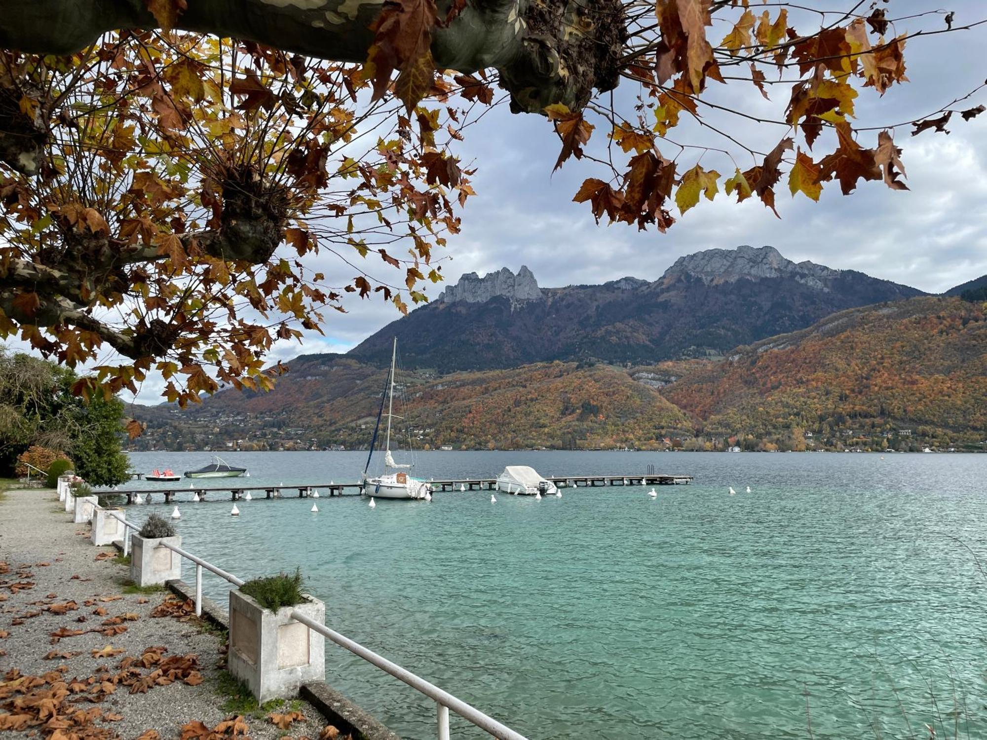Rare 2 Bedroom With Private Beach On Lake Annecy Дуссар Экстерьер фото