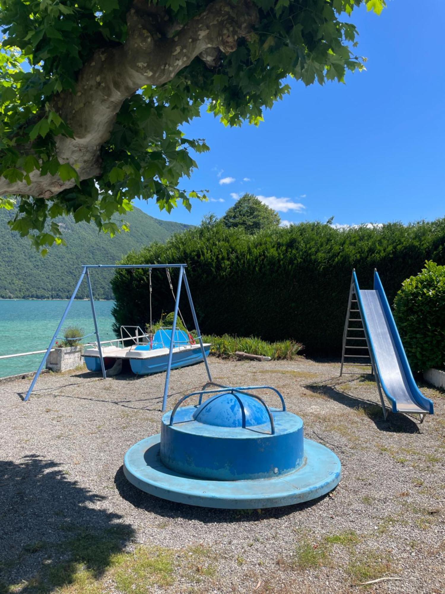 Rare 2 Bedroom With Private Beach On Lake Annecy Дуссар Экстерьер фото