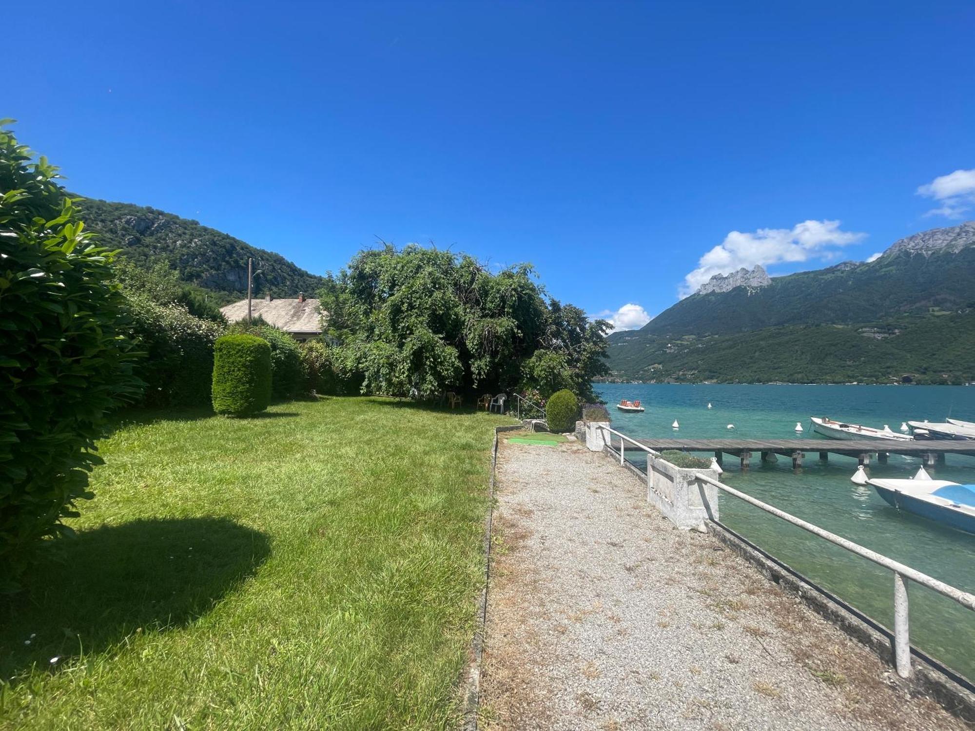 Rare 2 Bedroom With Private Beach On Lake Annecy Дуссар Экстерьер фото