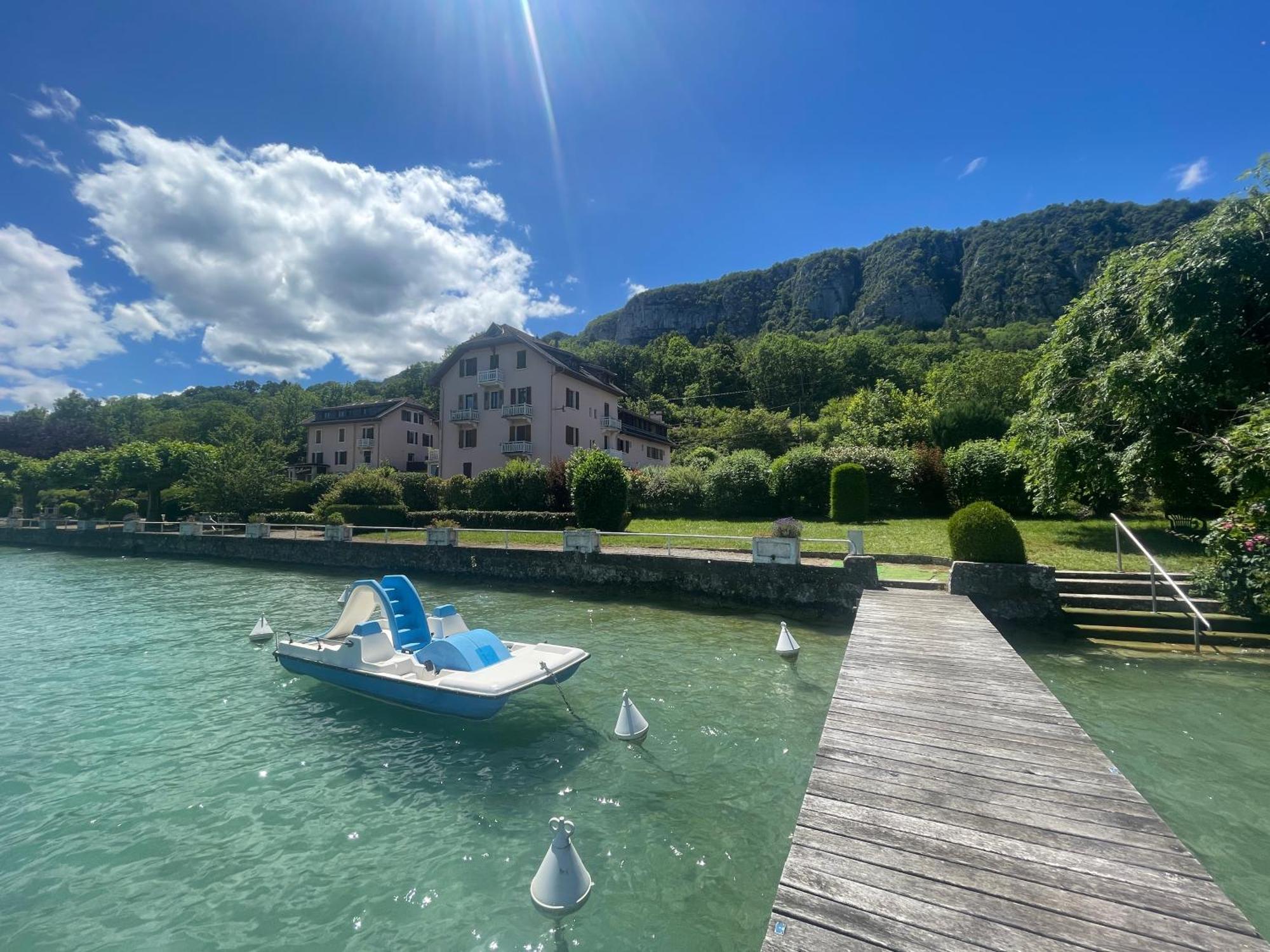 Rare 2 Bedroom With Private Beach On Lake Annecy Дуссар Экстерьер фото
